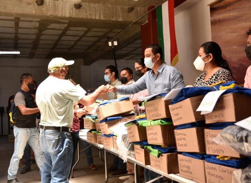 El ayuntamiento de Jojutla,  en cumplimiento a las condiciones generales de trabajo con el Sindicato de Trabajadores  y sus Organismos Descentralizados, hizo entrega de equipo a 50 sindicalizados 