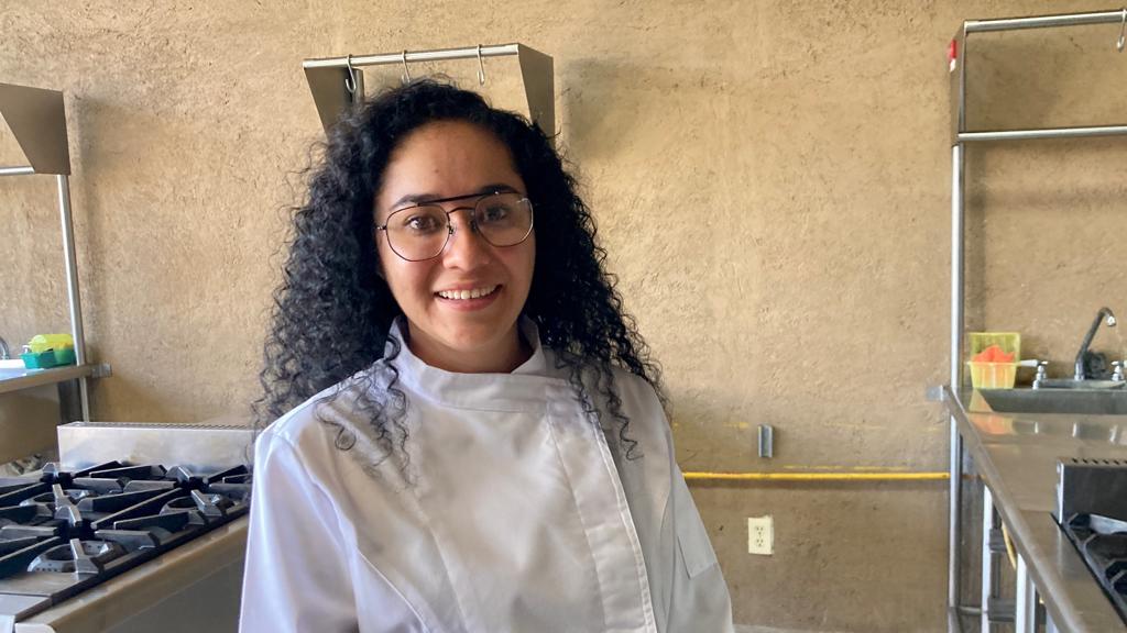 Haciendo honor a mujeres que están destacando en diversos ámbitos como la gastronomía -donde antes sólo había varones- y en el marco del día internacional de la mujer,  Yara Jaime Acosta,  ex estudiante y hoy docente en  la Universidad Tecnológica del Sur del Estado de Morelos (UTSEM) vecina de Amacuzac, concursará este jueves 9 de marzo en un concurso de talla internacional representando a las mujeres, a Morelos y a la USTEM.