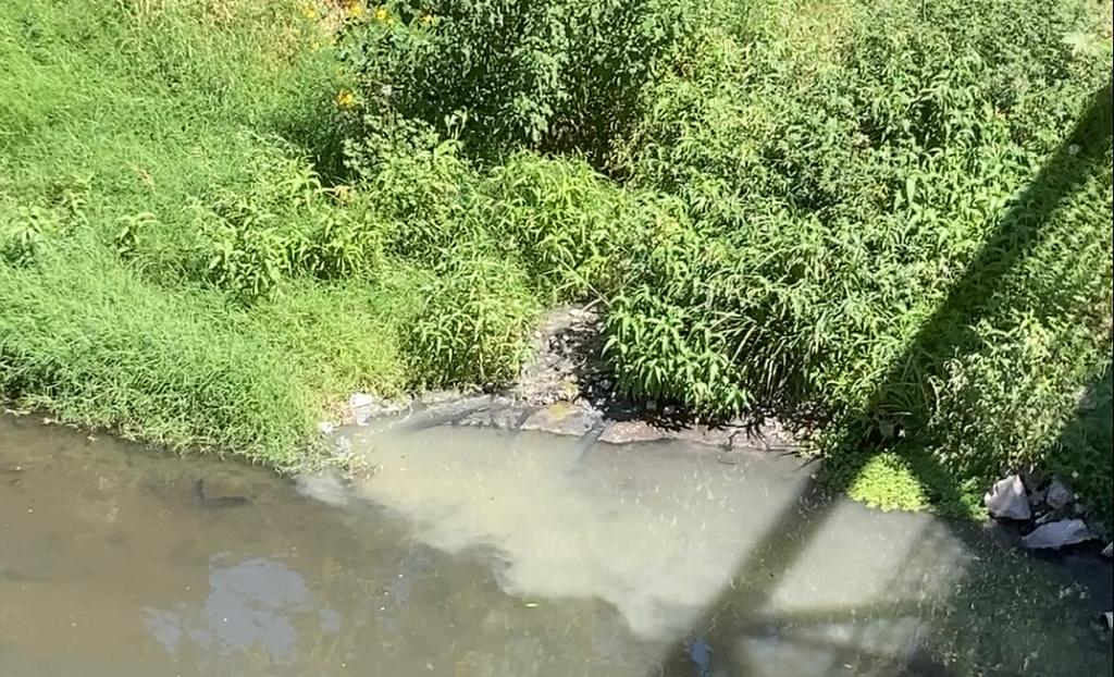 Ante la presencia de descargas negras en diferentes ríos y canales de agua para riego que hay en municipios de la zona sur,   representante de la CONAGUA, señaló que la multa para quienes no tienen permiso de estas descargas son de hasta 200 mil pesos. 
