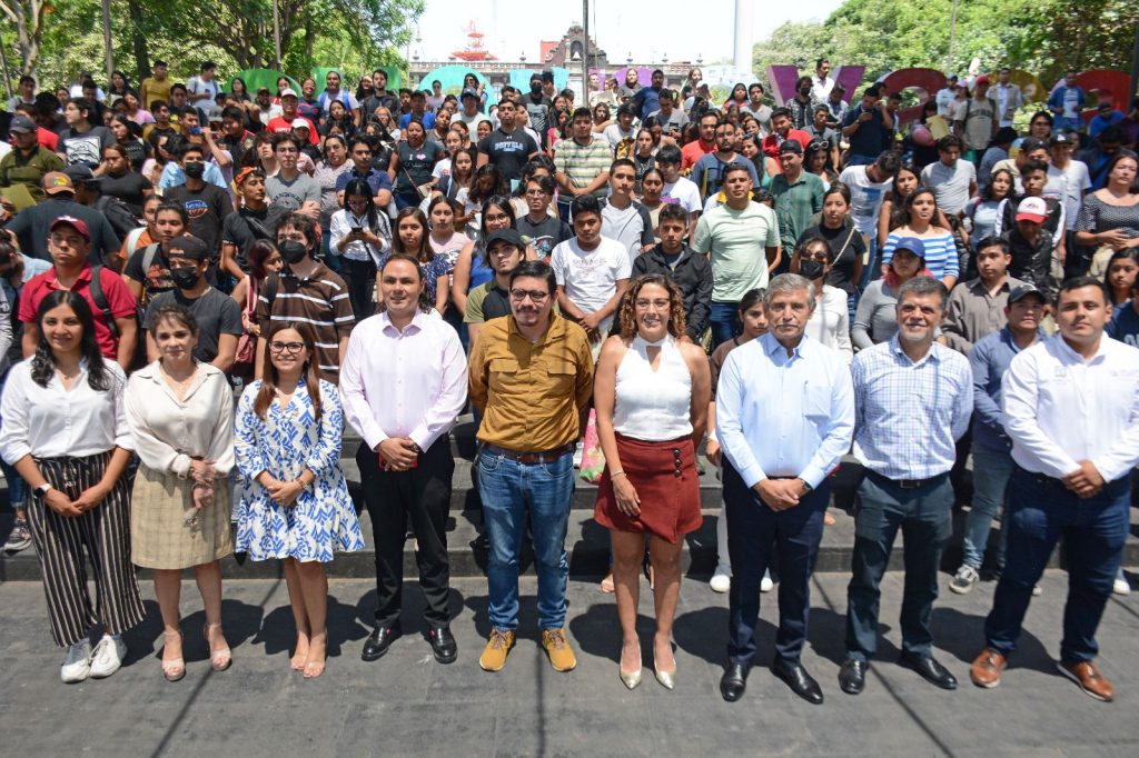  Anima Alcalde Urióstegui a juventudes para que aprovechen las oportunidades del mundo laboral.