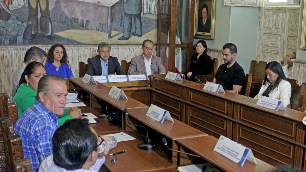 el Cabildo de Cuernavaca analiza el proyecto del Reglamento del Consejo Municipal de Transporte para establecer sus normas de integración, organización.