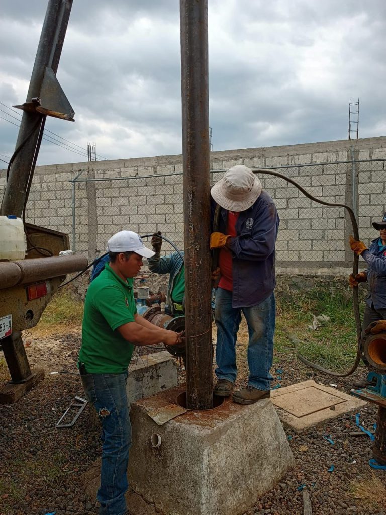 El Sistema de Agua Potable y Alcantarillado de Cuernavaca (SAPAC), llevó a cabo la instalación del equipo de bombeo en el pozo Cerritos.