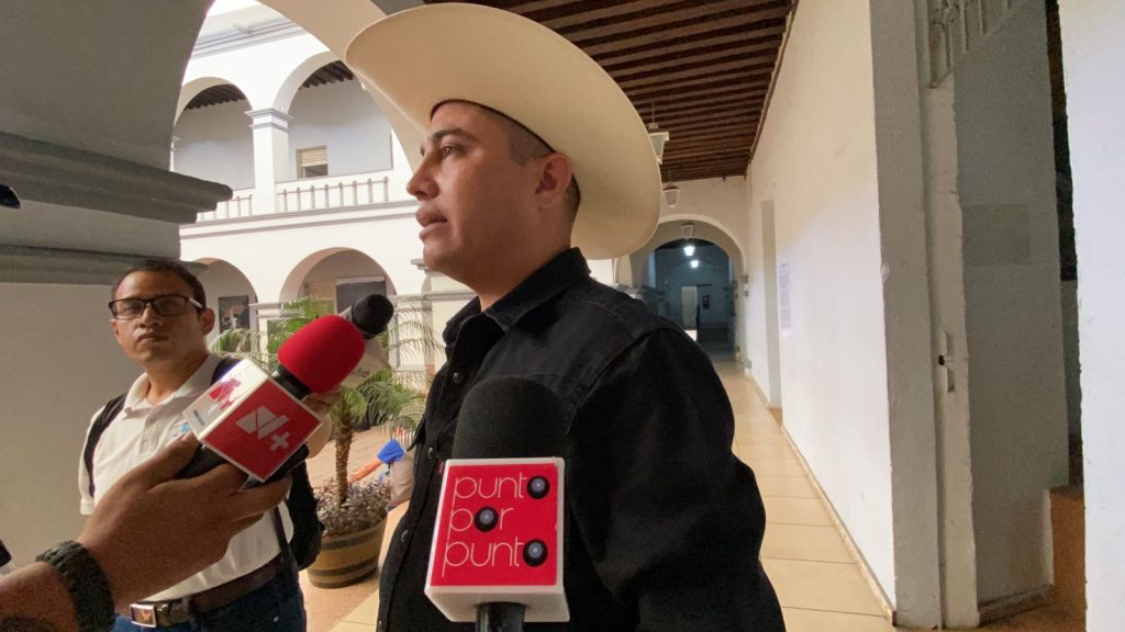 En Morelos se han registrado muertes de ganado por la falta de agua y el calor extremo, así lo informó el presidente del Consejo Ganadero del Estado de Morelos, Christian Pérez.
