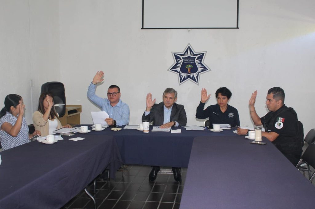 Habrá ascensos y mejores salarios para Policías de Cuernavaca.