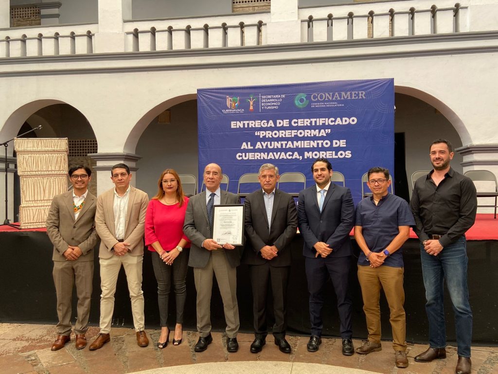 Entregan segundo reconocimiento de mejora regulatoria al Ayuntamiento de Cuernavaca.