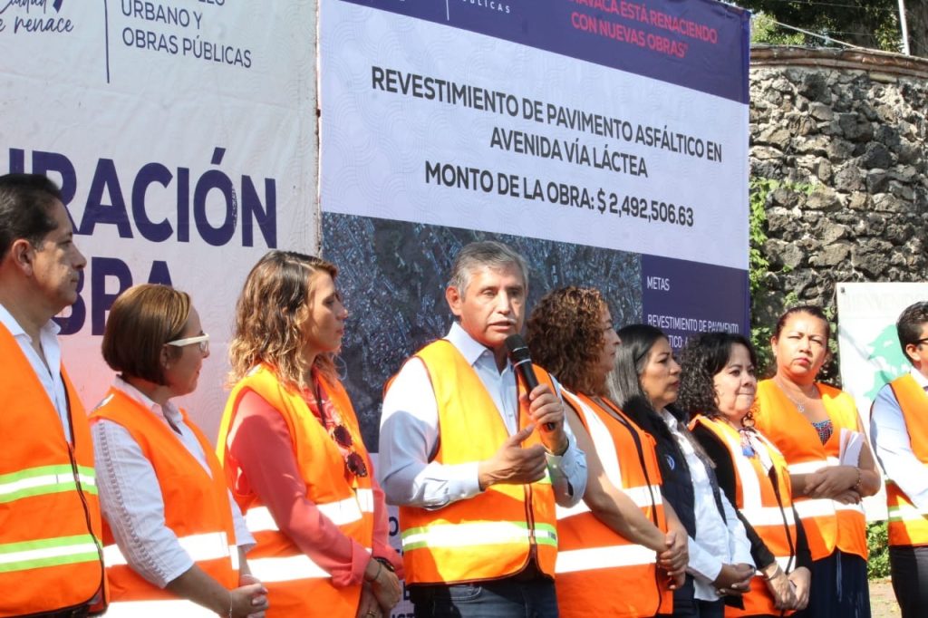 Inaugura José Luis Urióstegui obra de pavimento asfáltico en avenida Vía Láctea, de la colonia Rancho Tetela.