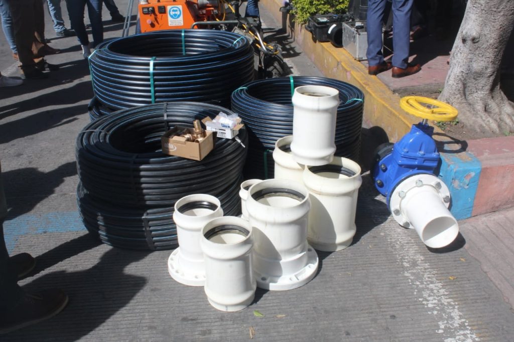 Dona el alcalde Urióstegui y cabildo material de trabajo al SAPAC.