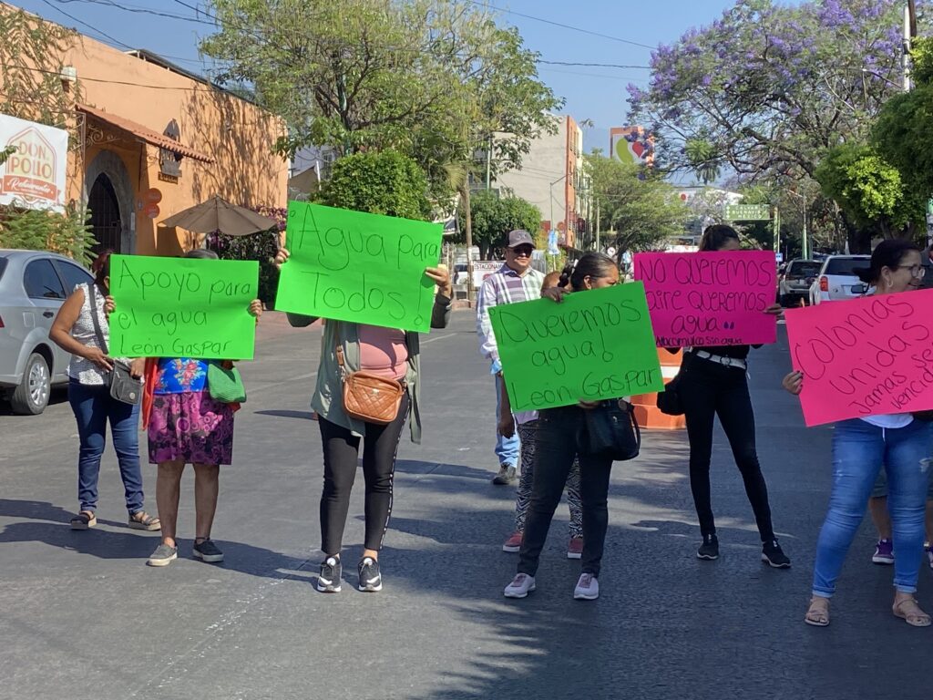 Vecinos bloquearon distintas avenidas de Cuernavaca ante la falta de agua.