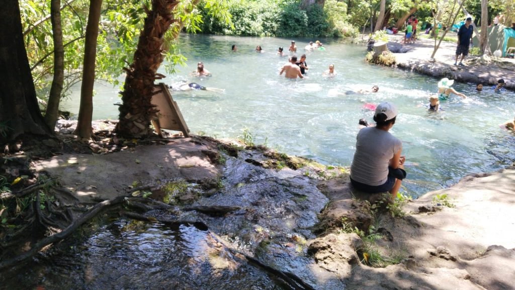 Unen esfuerzos balnearios de #Tlaquiltenango con autoridades municipales para promover estos lugares turísticos que cuentan con aguas naturales que vienen del Nevado de Toluca y llegan a esta zona donde sus propiedades sirven para curar, relajar y para atletas de alto rendimiento, así lo precisó José Guadalupe Rodríguez Soto, director general del balneario Los Manantiales.