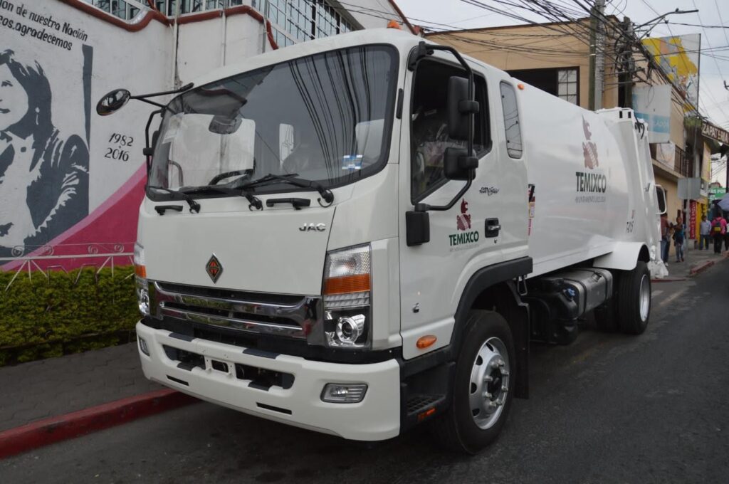 Adquiere Temixco dos camiones recolectores de basura.