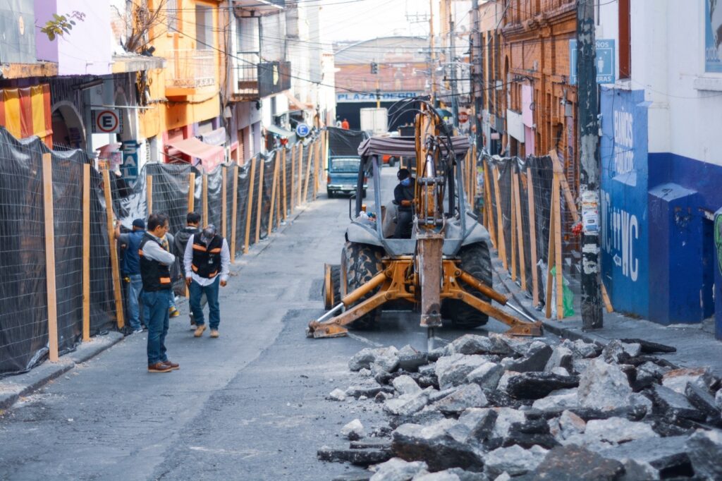 Comienzan trabajos de rehabilitación en la calle Degollado de Cuernavaca.