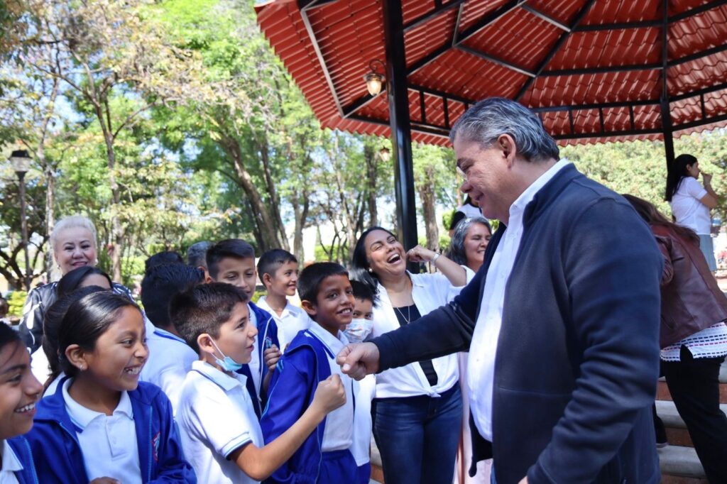 Entregó Rafa Reyes la construcción de la plaza cívica Parres de Jiutepec.