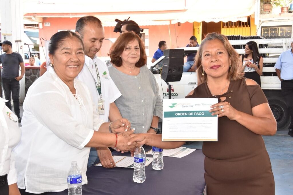 Entregó la alcaldesa de Temixco, Juanita Ocampo, créditos FINABIEN 2024