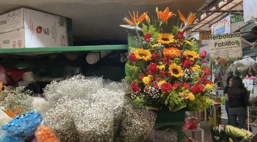 Floristas del mercado de Jojutla, mantienen altas expectativas de venta en este día del amor y la amistad.