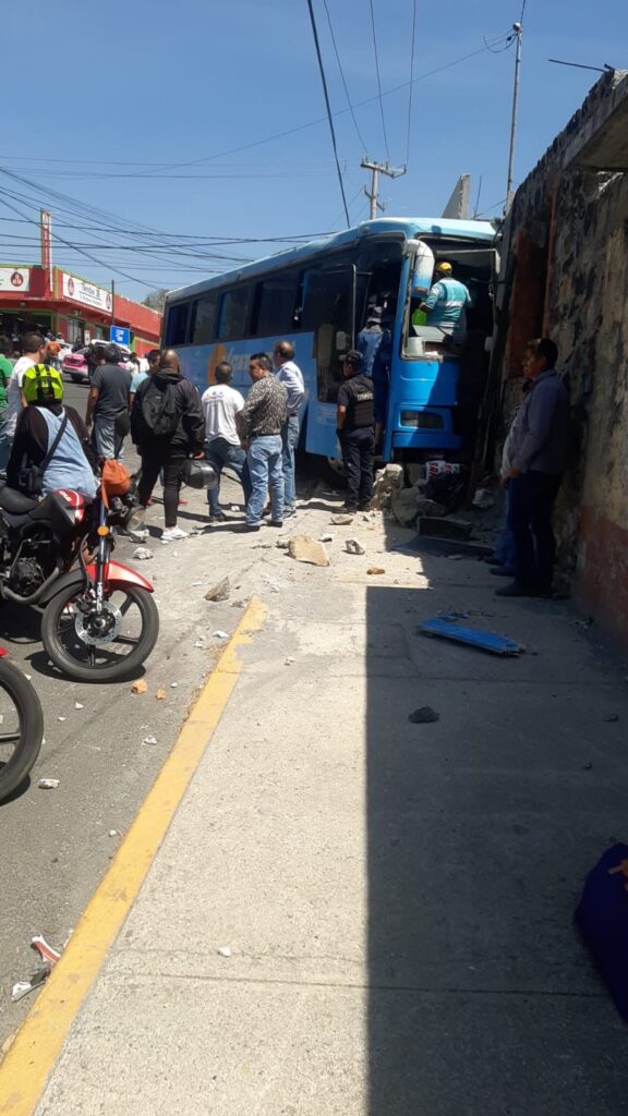 Mas de 10 peregrinos resultaron heridos en el accidente registrado en Huitzilac